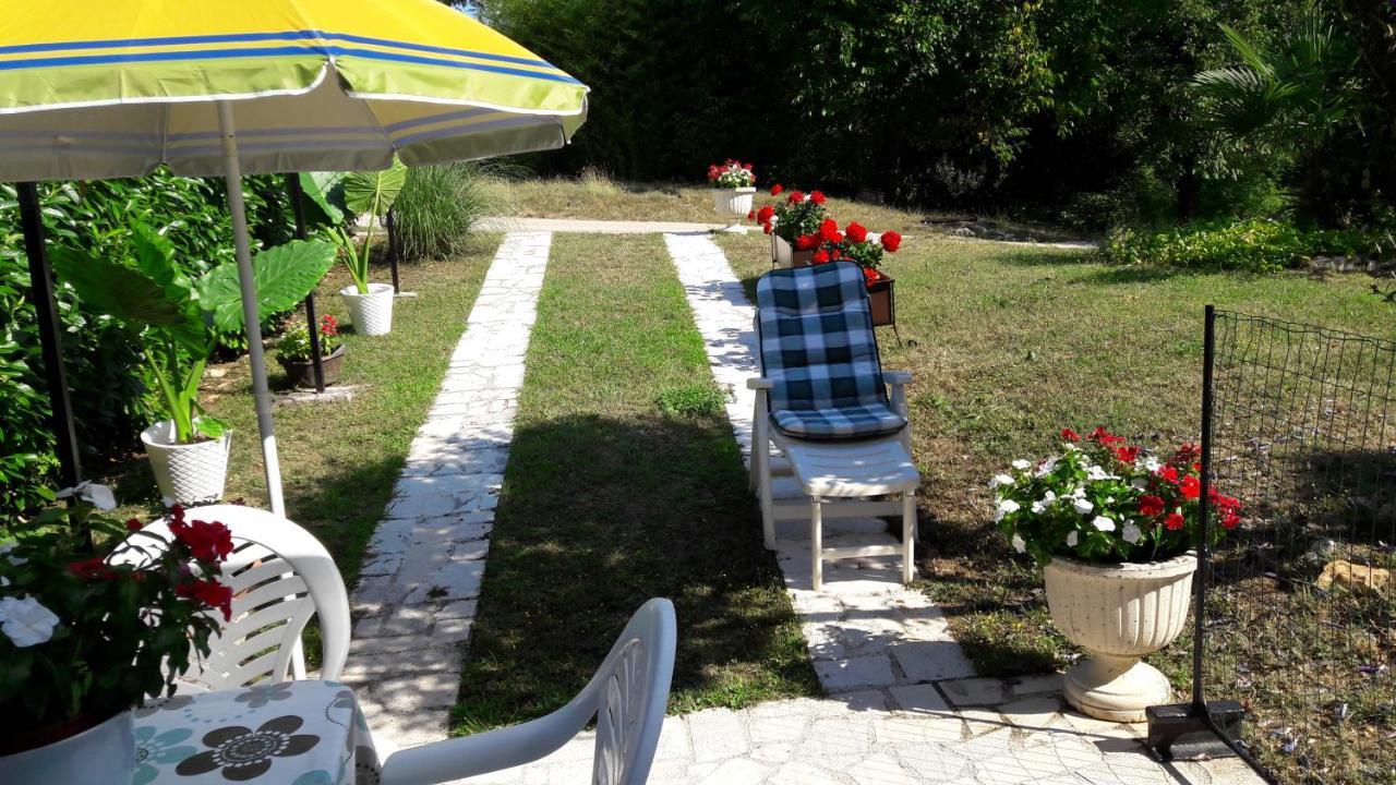 Apartment Nena- Apartman Sa Posebnim Ulazom U Prizemlju, Terasom I Zelenom Okucnicom Rakotule ภายนอก รูปภาพ